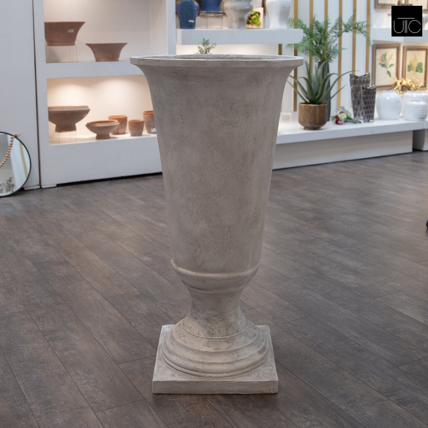 Niya Classic Fiberglass Urn Planter with Pedestal