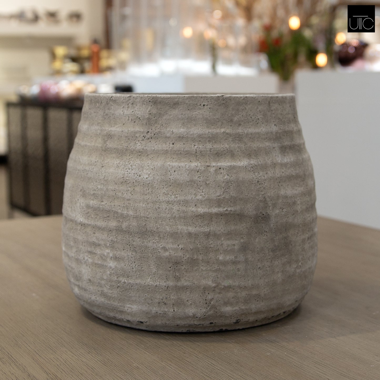 Larysa Ribbed Cement Planter