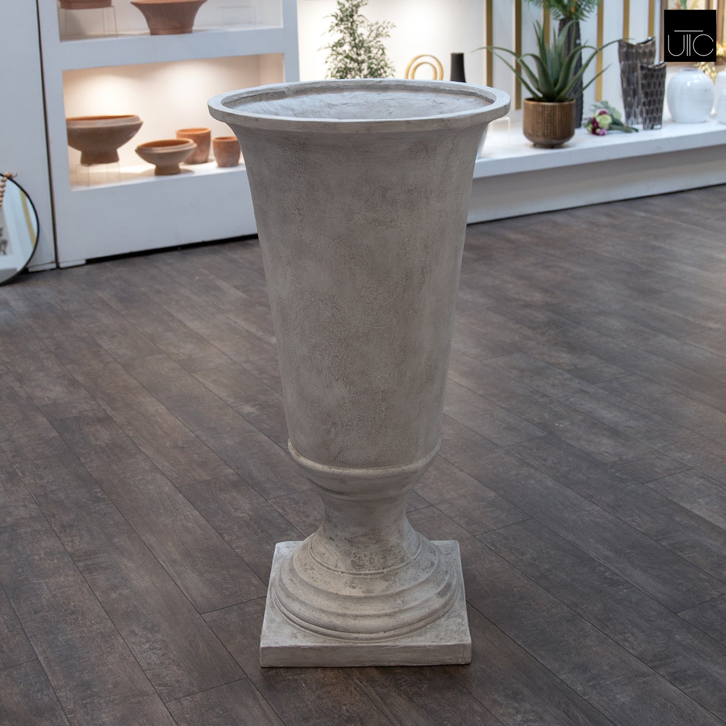 Niya Classic Fiberglass Urn Planter with Pedestal